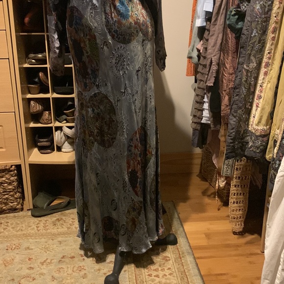 Beautiful Silk Ensemble - Picture 3 of 5